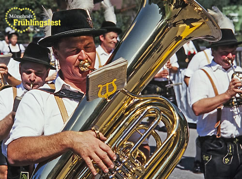 Blasmusik beim Grandauer Volksfest - Jahrmarkt in Grafing bei Ebersberg