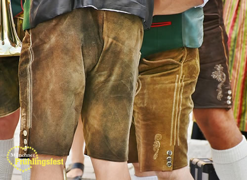 Trachten beim Volksfest Mammendorf - Bayerisches Pfingstfest bei Fürstenfeldbruck - Feiern in Bayern
