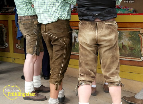Burschen beim Volksfest Traunstein - Frühlingsfest im Chiemgau - Feiern in Bayern